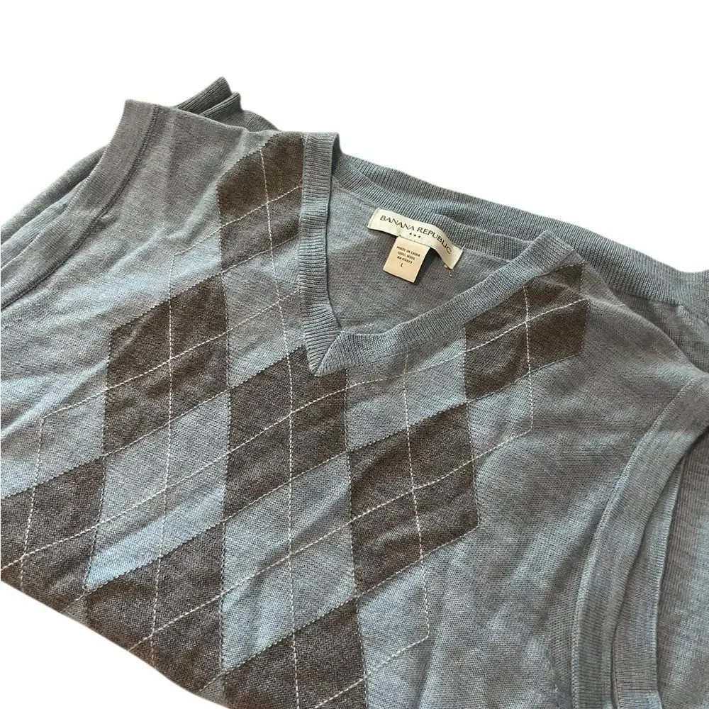 Banana Republic size large Argyle V-Neck Sweater Vest in Gray and Blue